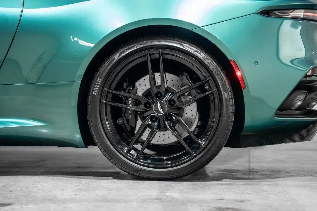 2022 Aston Martin DBS Superleggera Coupe
