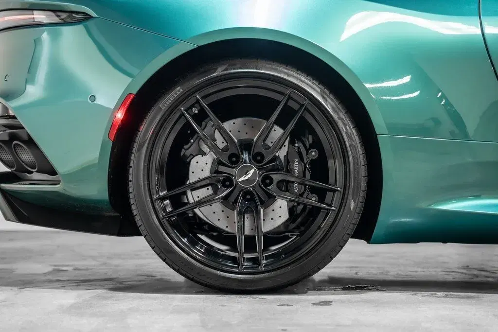 2022 Aston Martin DBS Superleggera Coupe