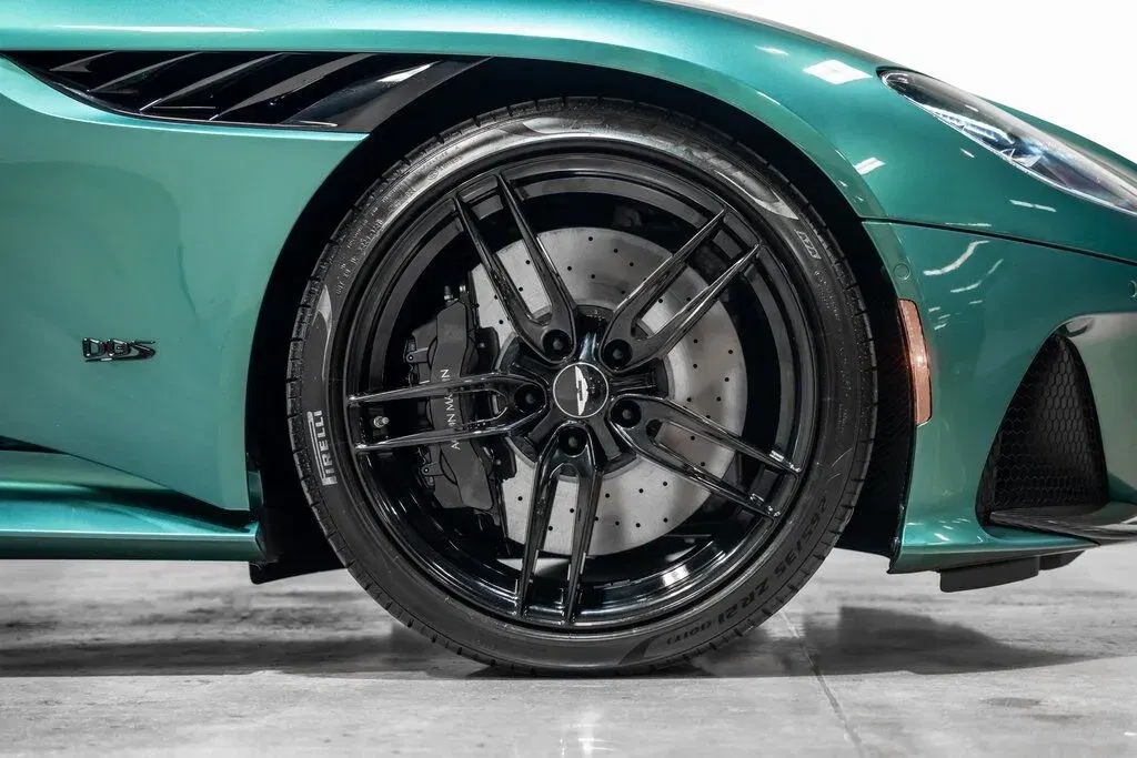 2022 Aston Martin DBS Superleggera Coupe
