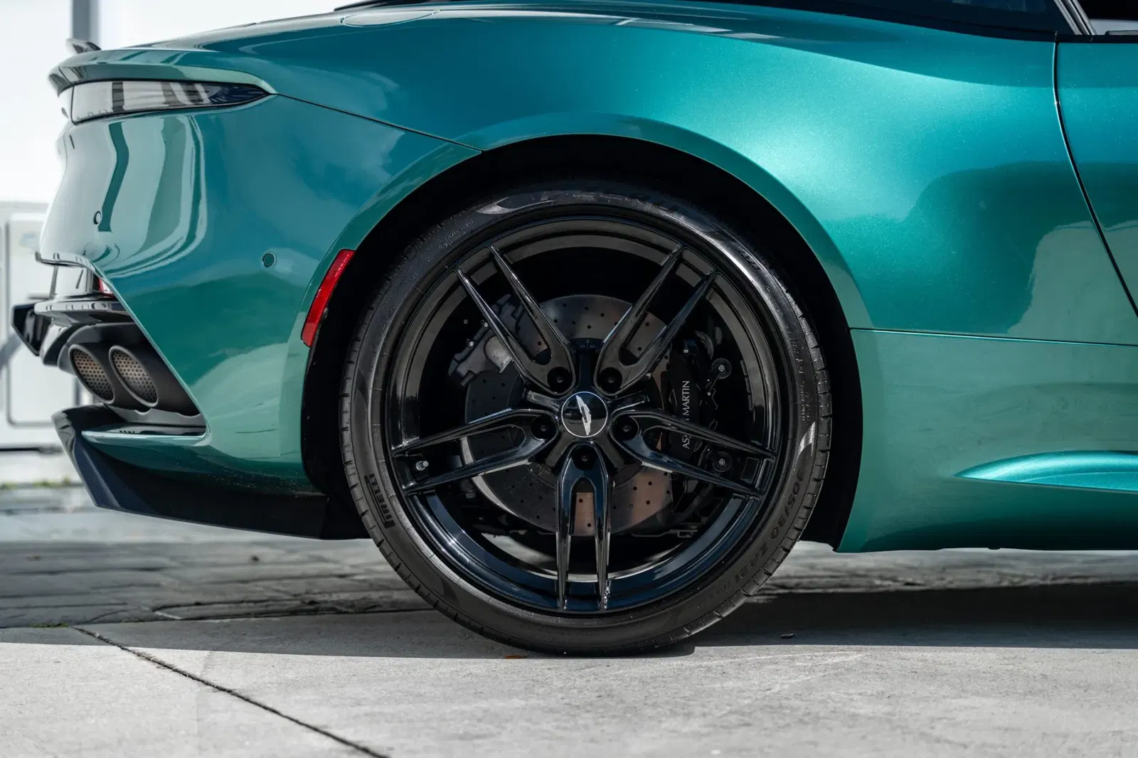 2022 Aston Martin DBS Superleggera Coupe
