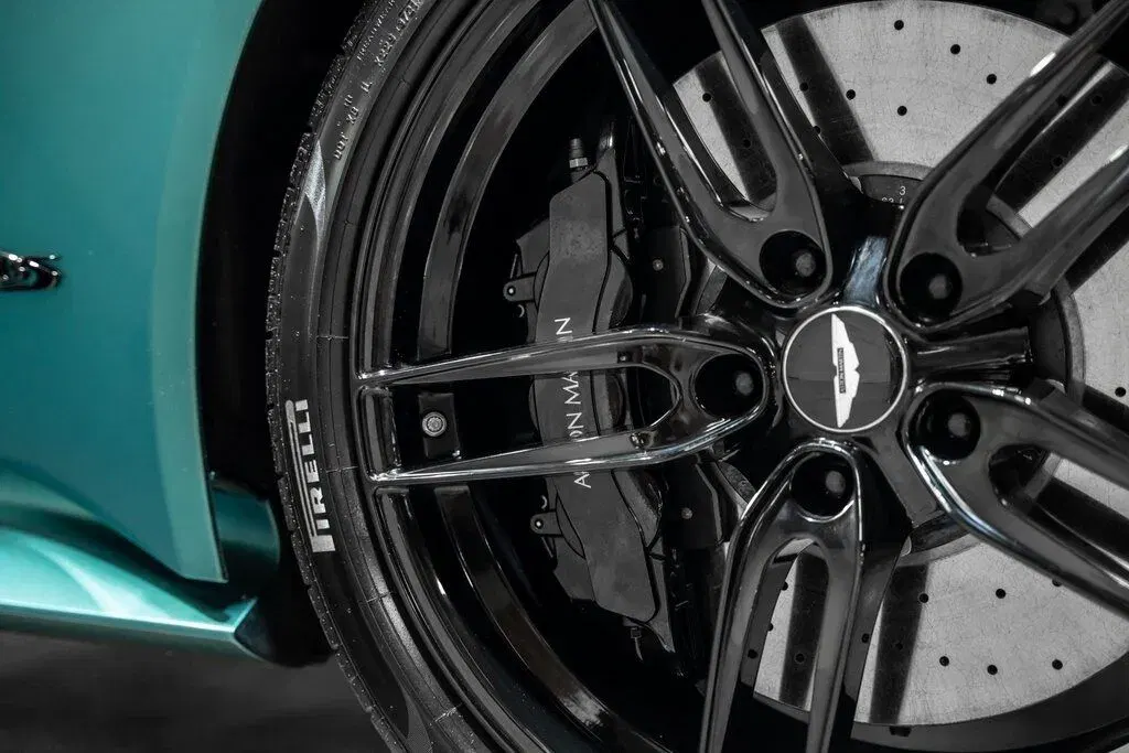 2022 Aston Martin DBS Superleggera Coupe