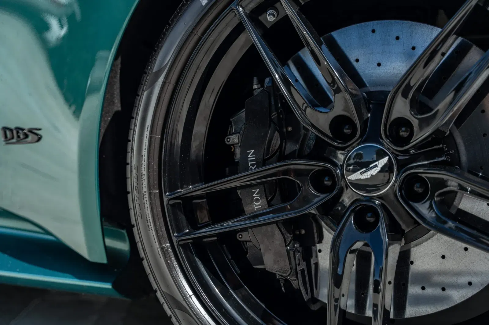 2022 Aston Martin DBS Superleggera Coupe