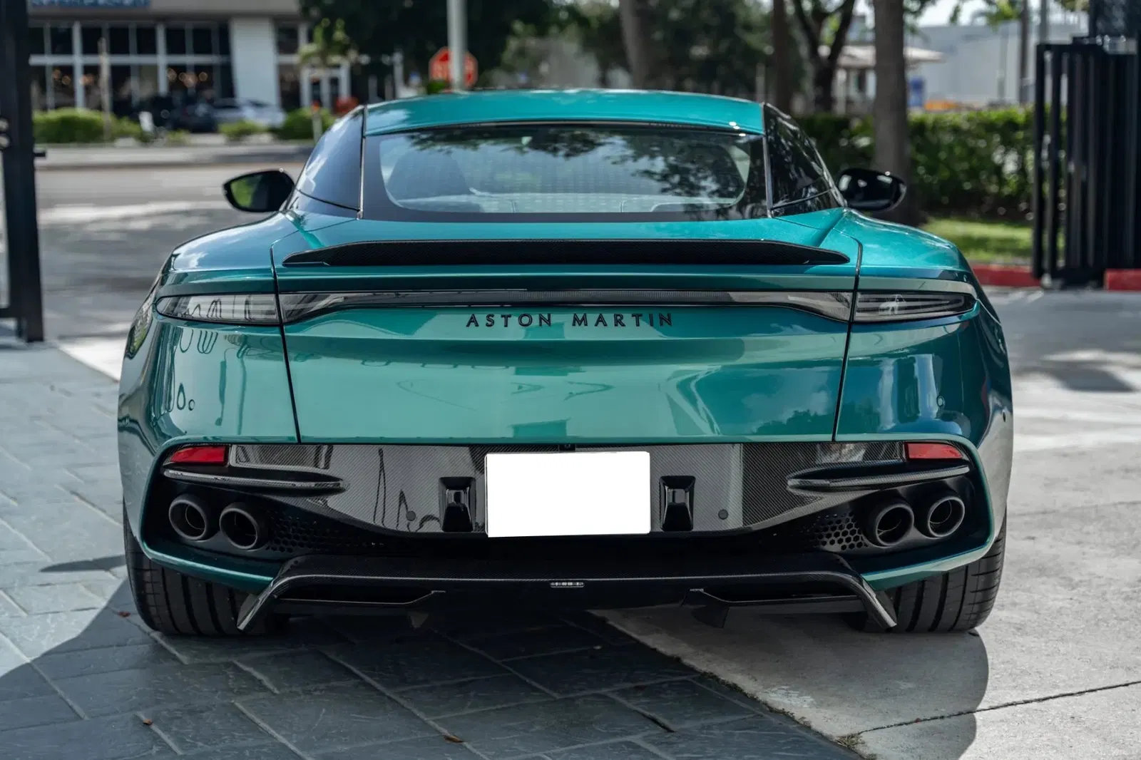 2022 Aston Martin DBS Superleggera Coupe