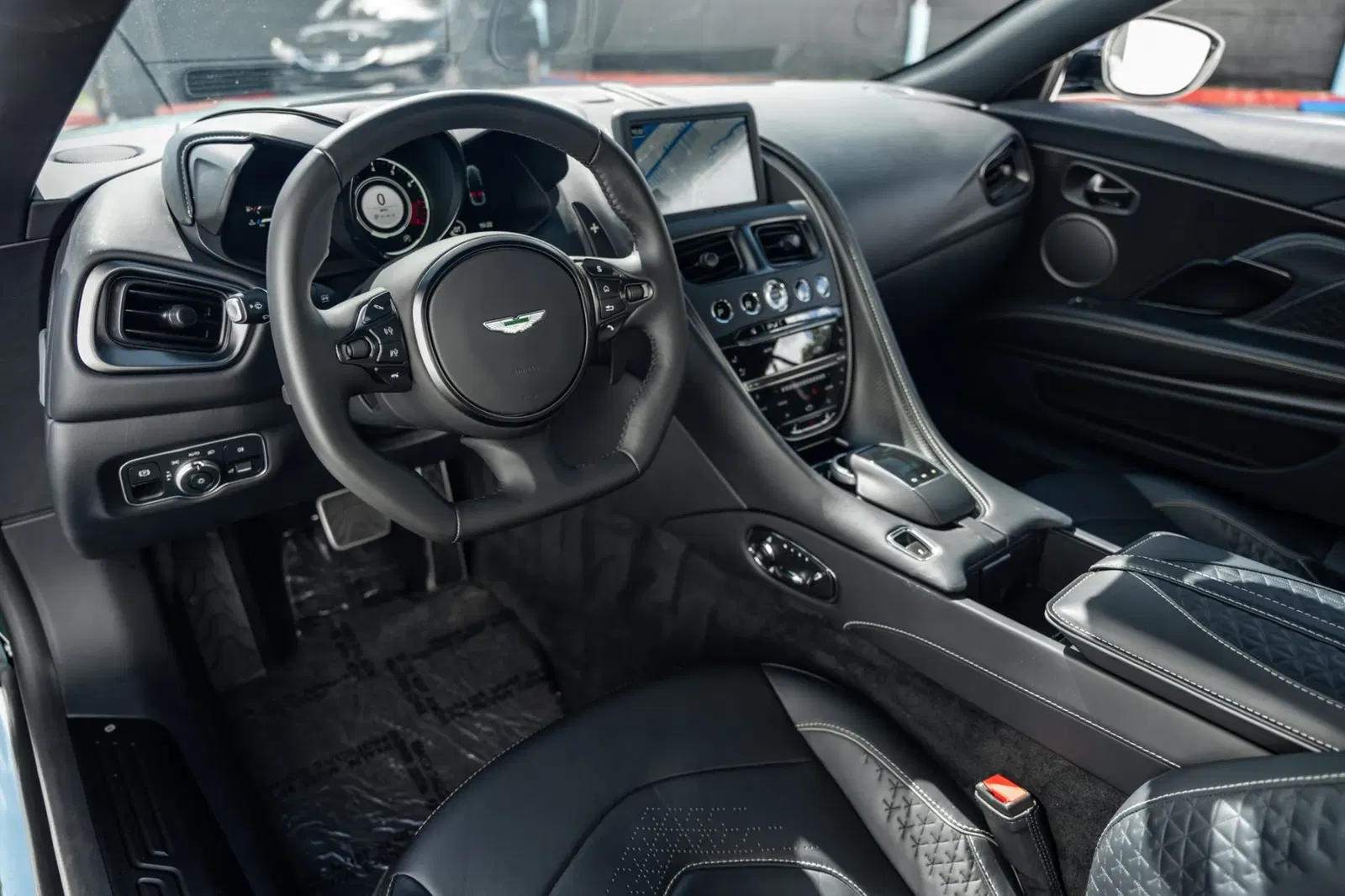 2022 Aston Martin DBS Superleggera Coupe