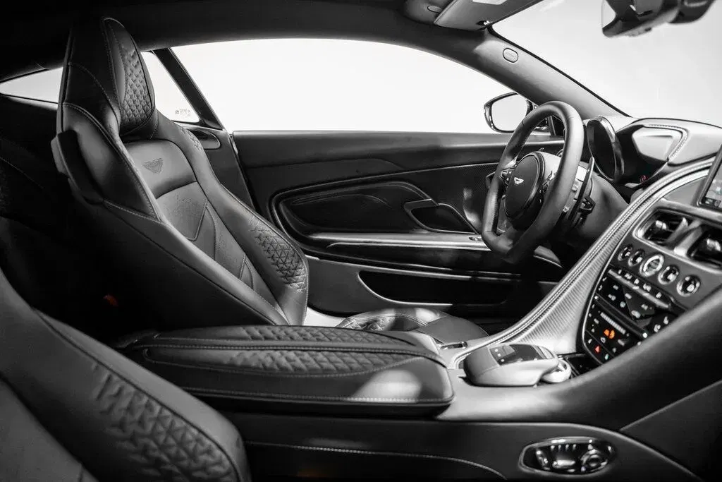 2022 Aston Martin DBS Superleggera Coupe