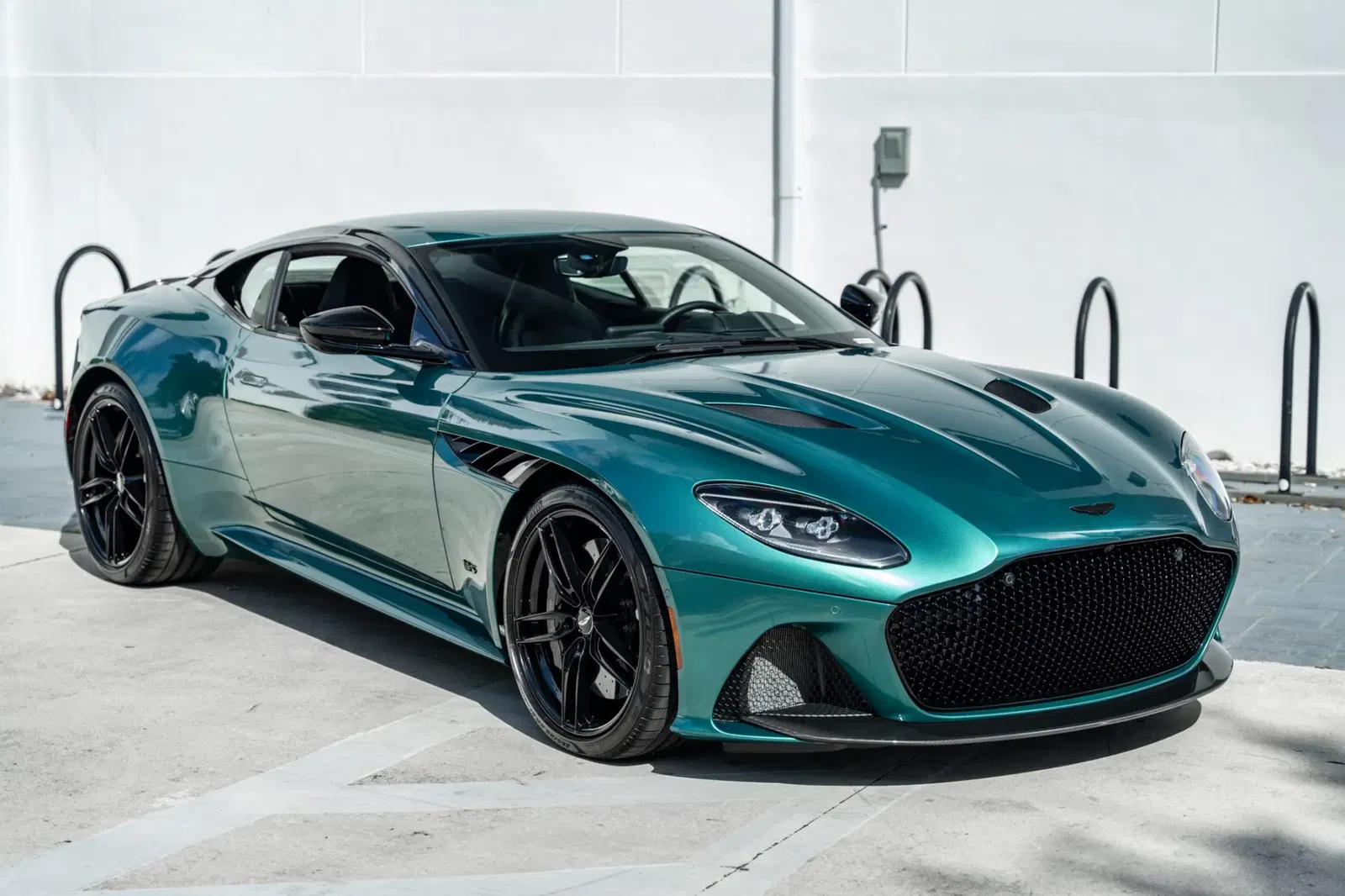 2022 Aston Martin DBS Superleggera Coupe
