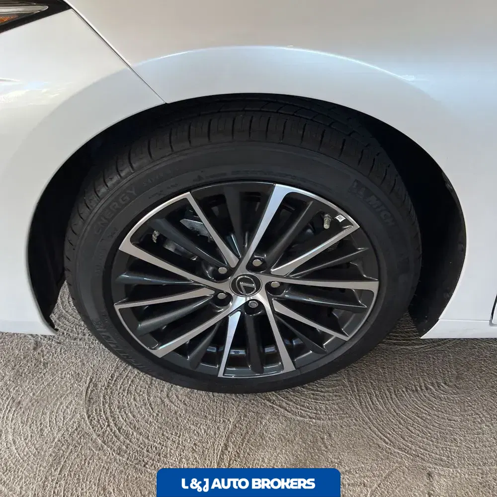 2025 Lexus ES 350 Base