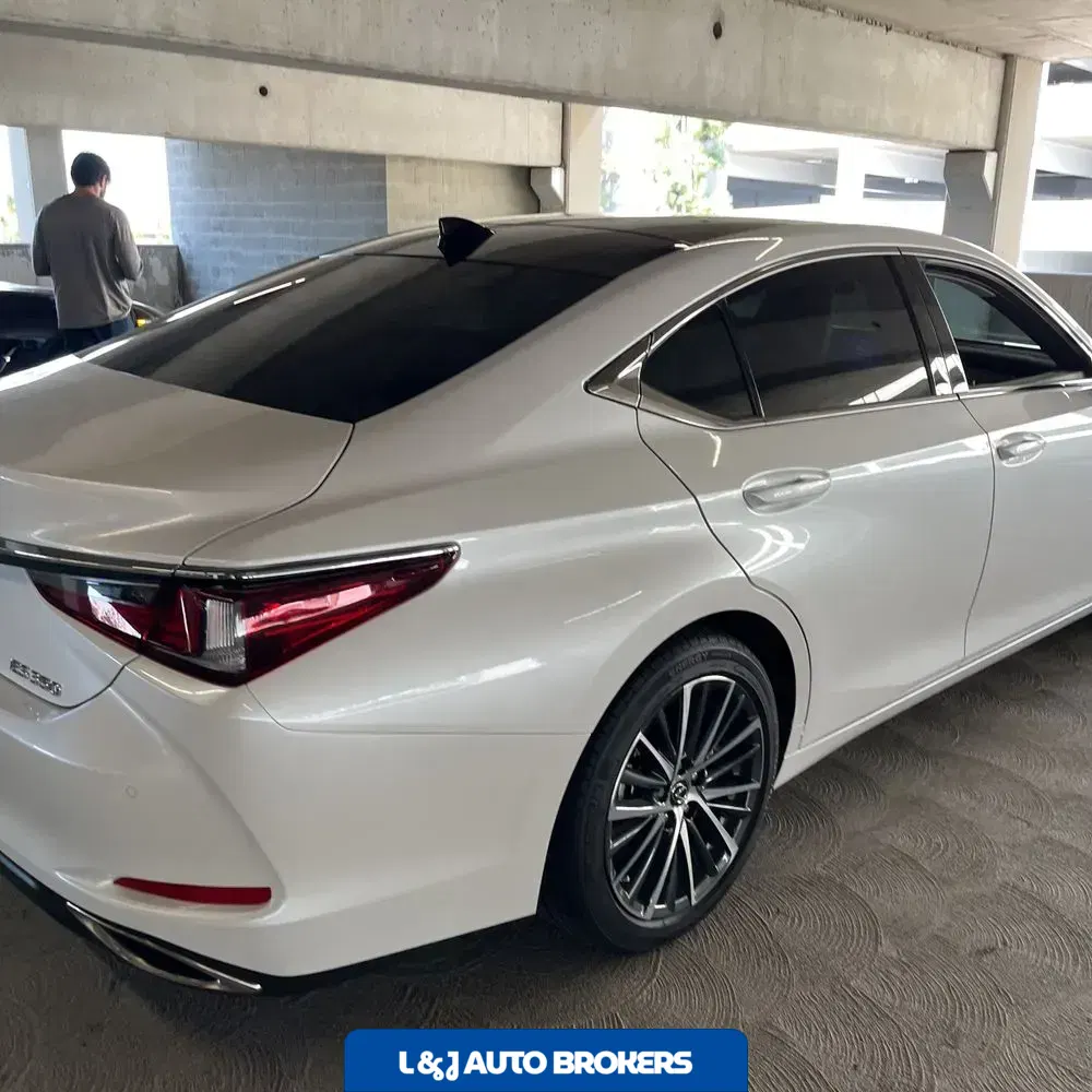 2025 Lexus ES 350 Base