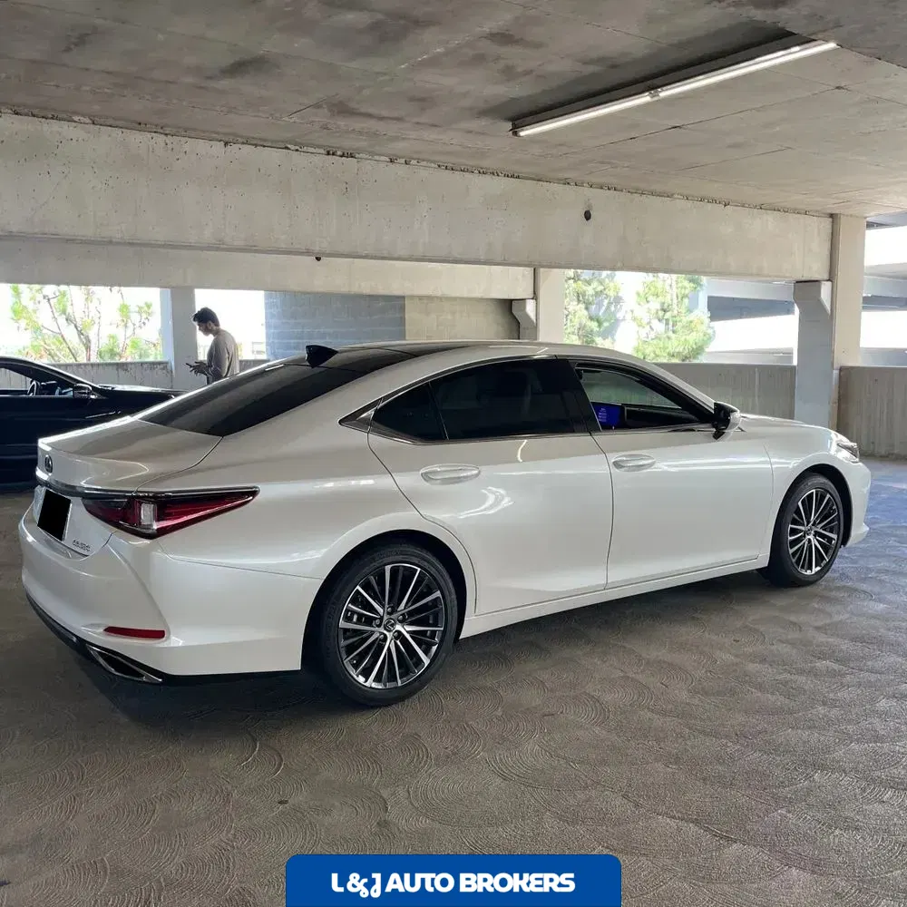 2025 Lexus ES 350 Base