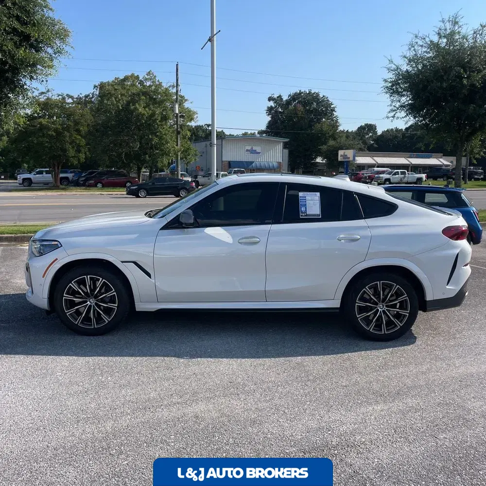 2022 BMW X6 M50i