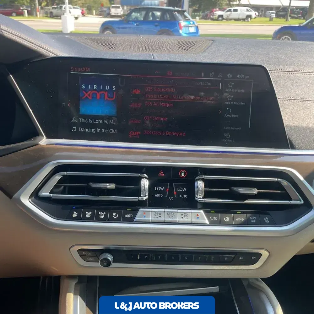 2022 BMW X6 M50i