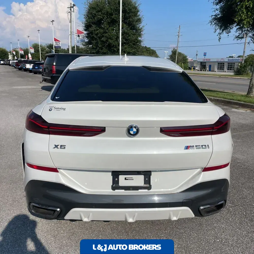 2022 BMW X6 M50i