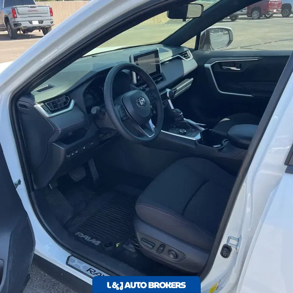 2025 Toyota RAV4 Plug-in Hybrid SE