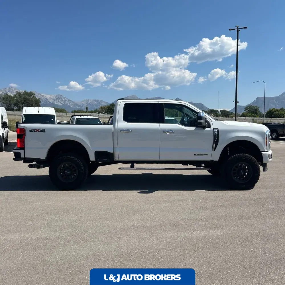 2023 Ford F350 S/D Platinum