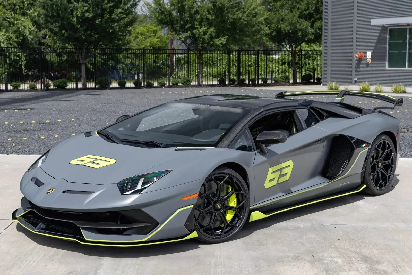 125-Mile 2021 Lamborghini Aventador LP770-4 SVJ 63 Roadster