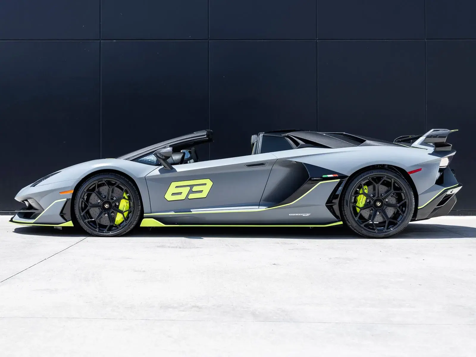 125-Mile 2021 Lamborghini Aventador LP770-4 SVJ 63 Roadster