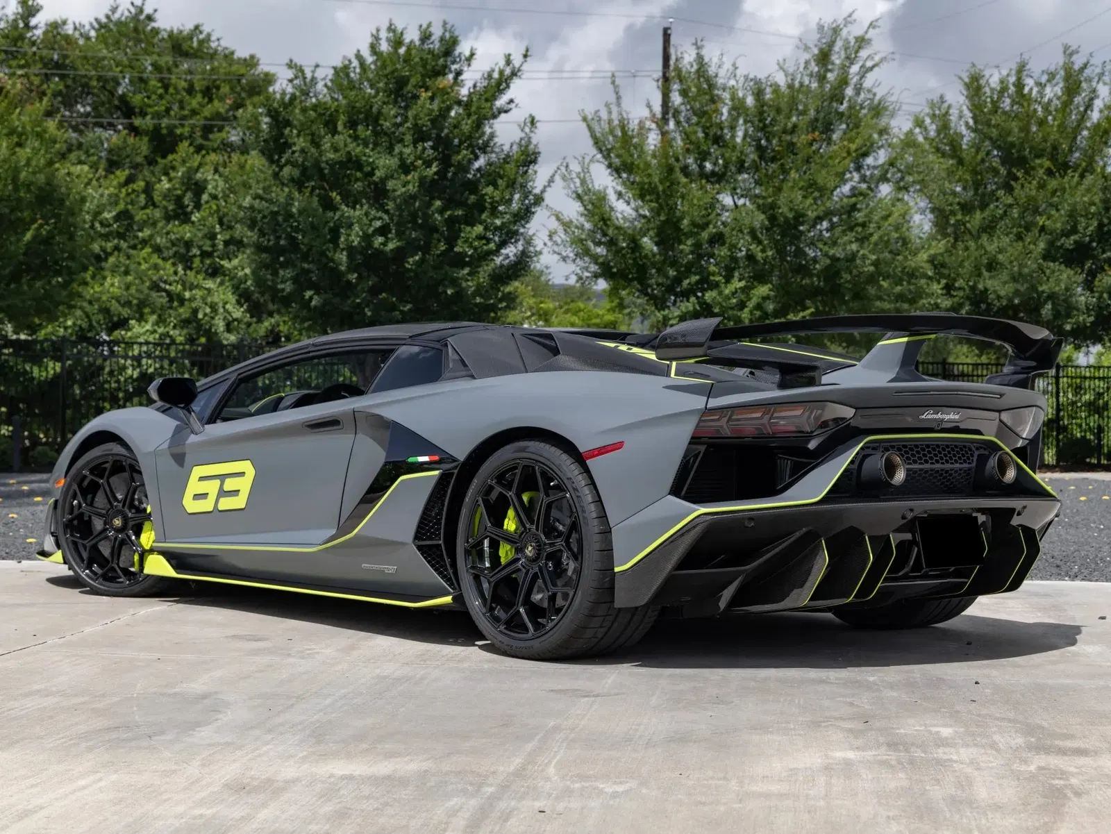125-Mile 2021 Lamborghini Aventador LP770-4 SVJ 63 Roadster