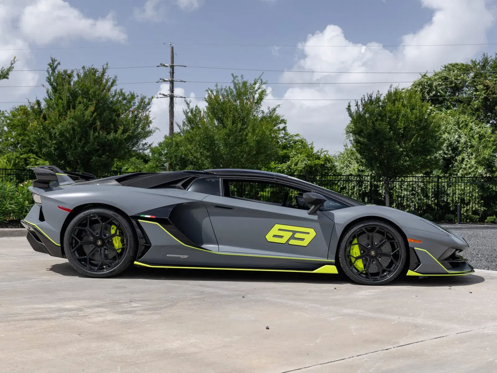 125-Mile 2021 Lamborghini Aventador LP770-4 SVJ 63 Roadster