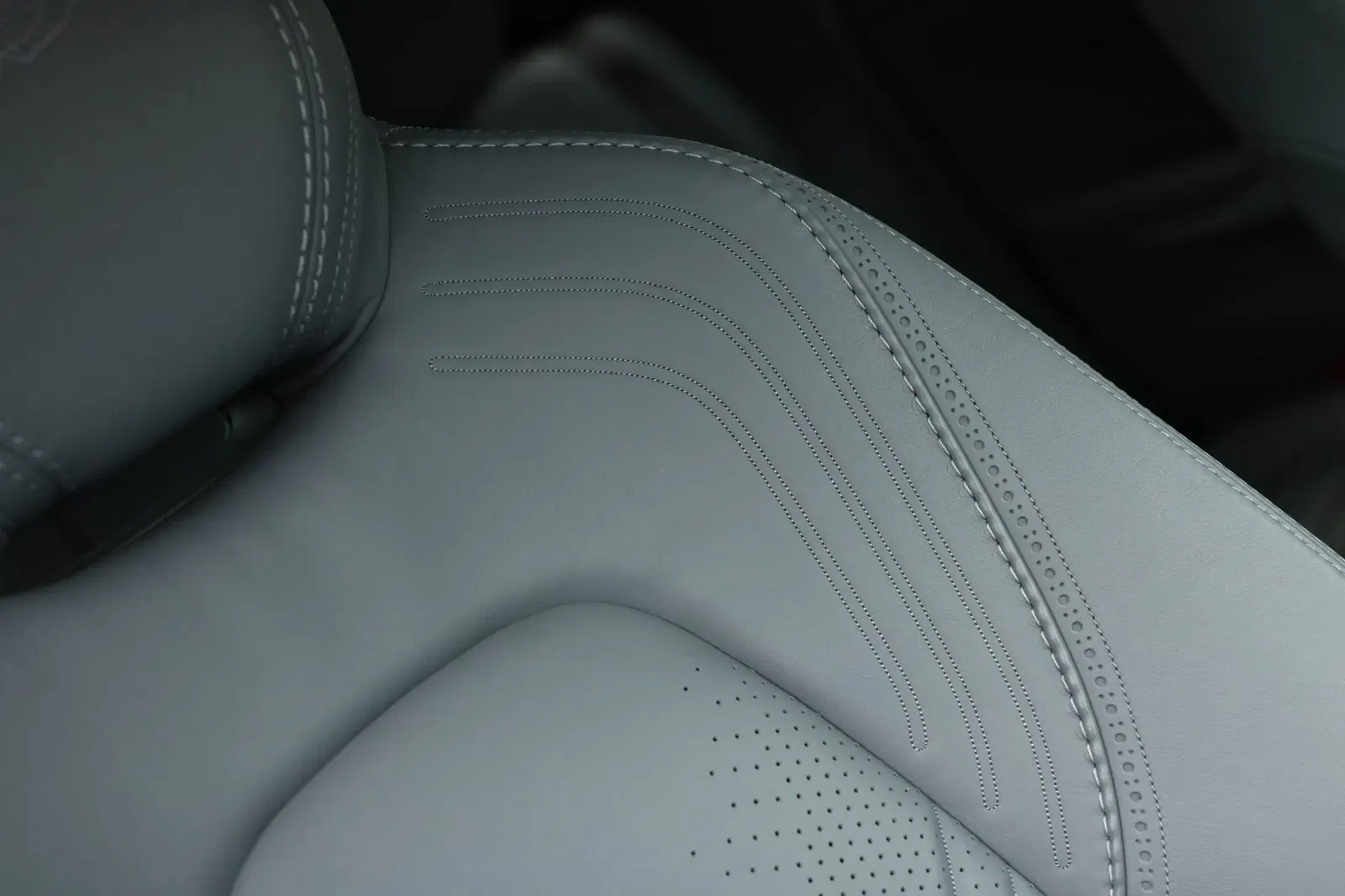2021 Aston Martin DBX