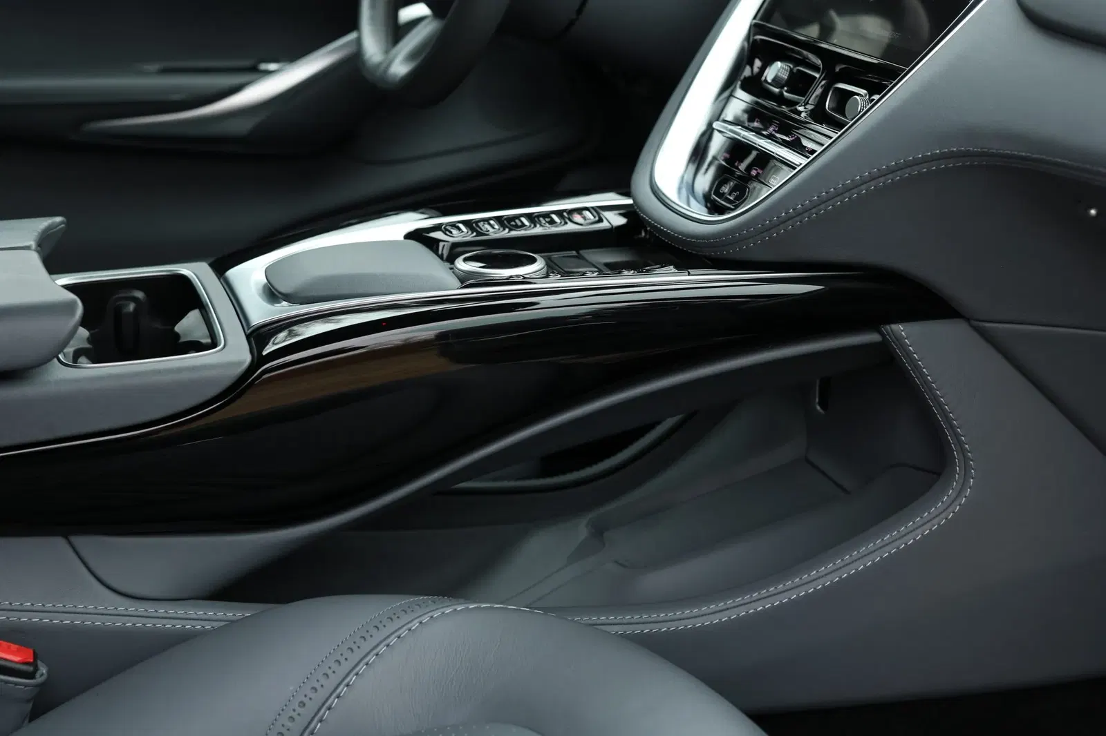 2021 Aston Martin DBX