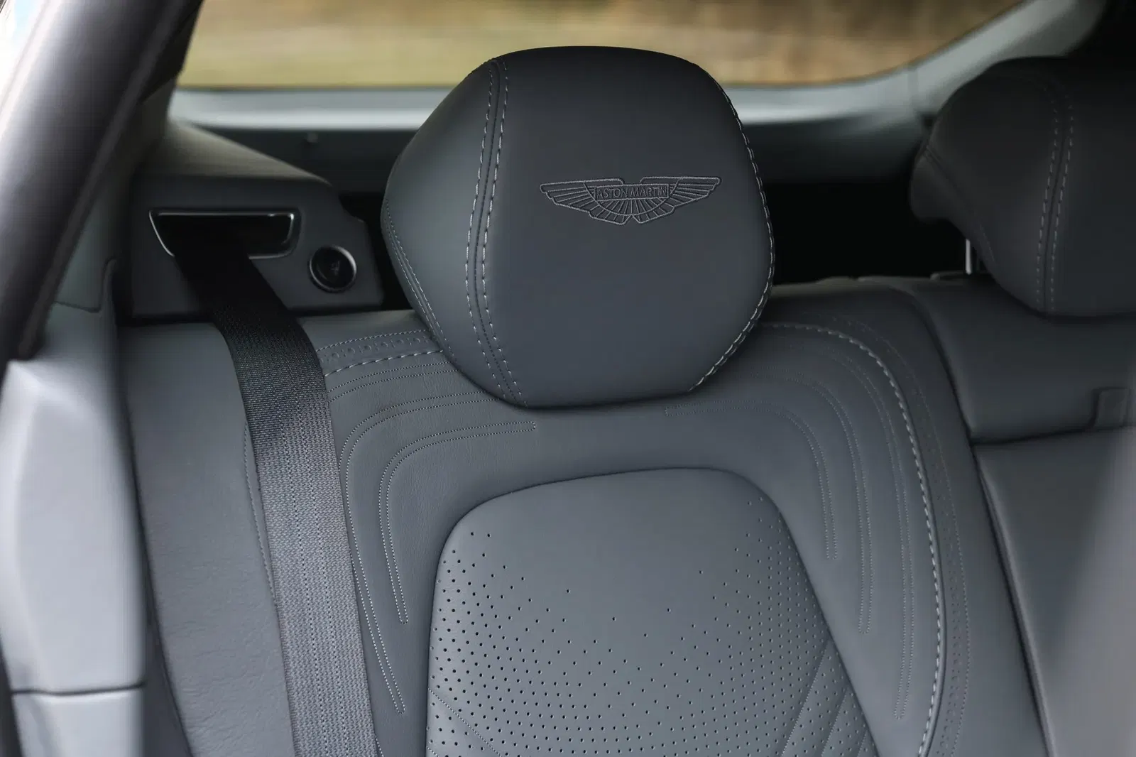2021 Aston Martin DBX