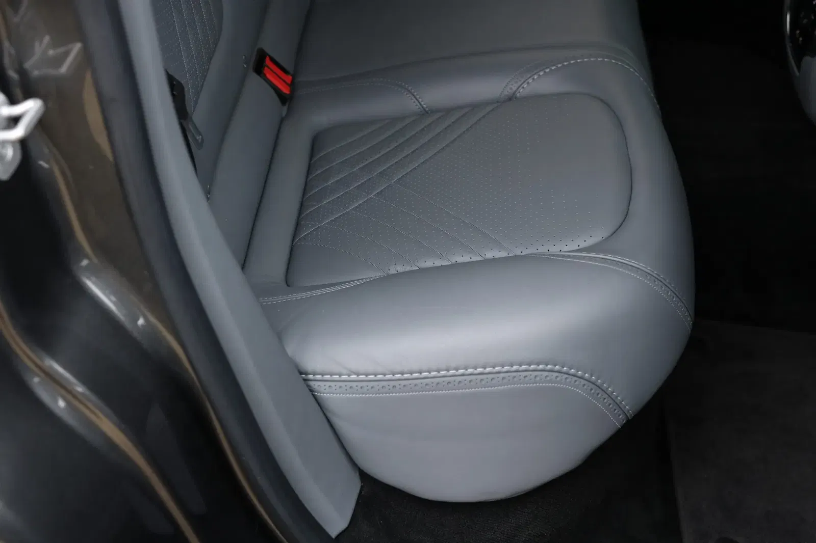 2021 Aston Martin DBX