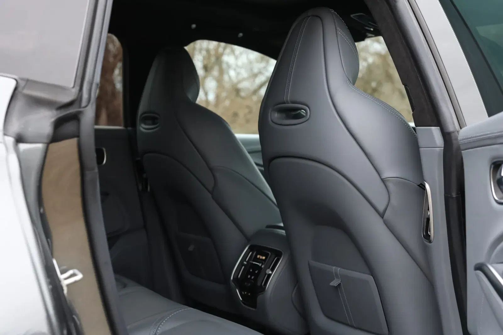 2021 Aston Martin DBX