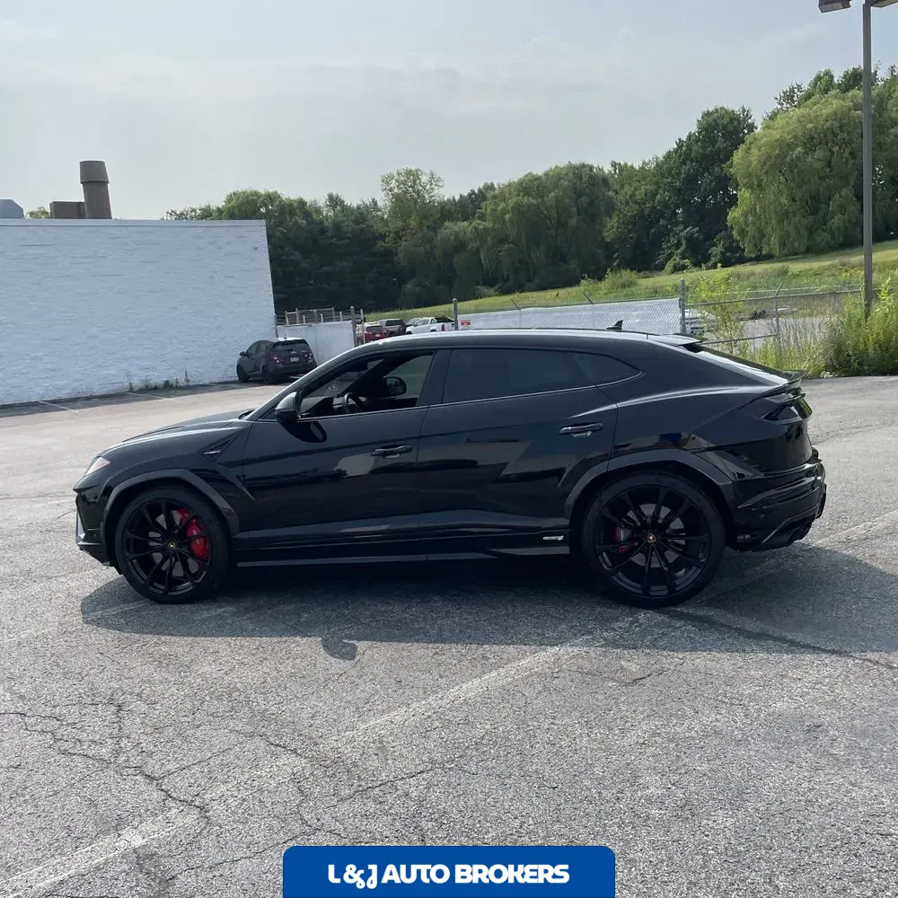 2023 Lamborghini Urus S