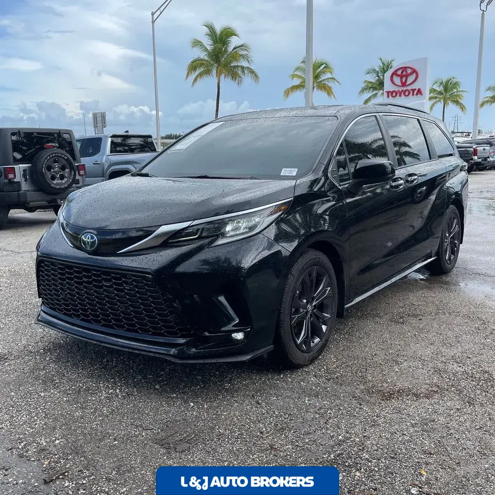 2024 Toyota Sienna XSE 7-Passenger