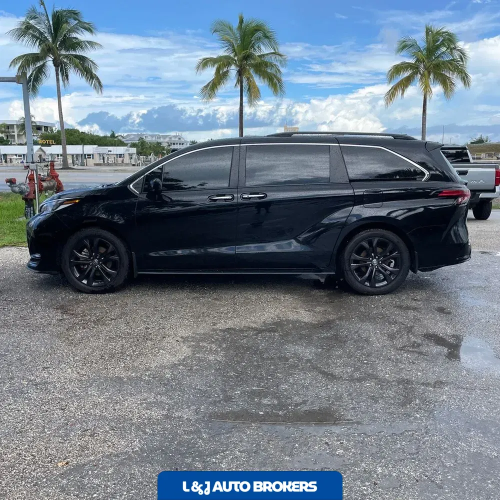 2024 Toyota Sienna XSE 7-Passenger