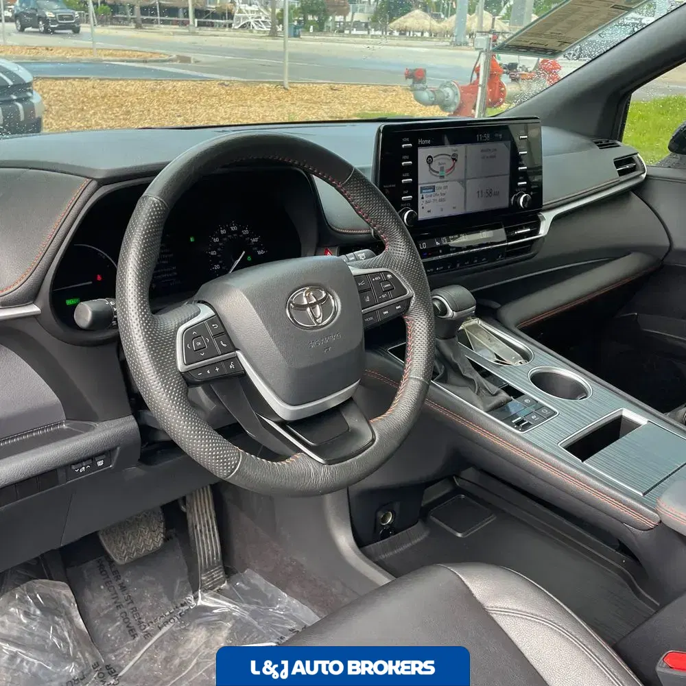 2024 Toyota Sienna XSE 7-Passenger