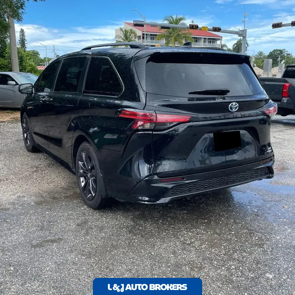 2024 Toyota Sienna XSE 7-Passenger