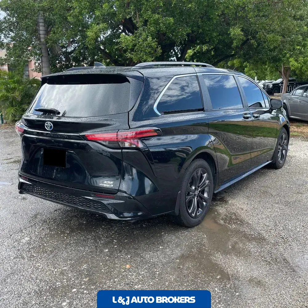 2024 Toyota Sienna XSE 7-Passenger