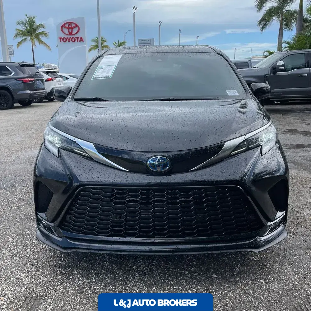2024 Toyota Sienna XSE 7-Passenger