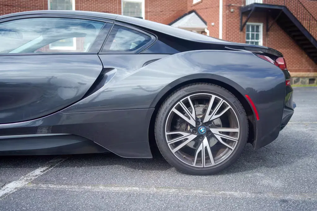 2016 BMW I8 Giga World