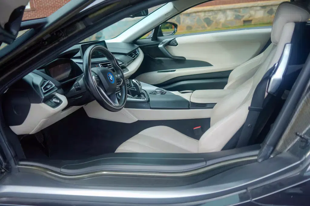 2016 BMW I8 Giga World