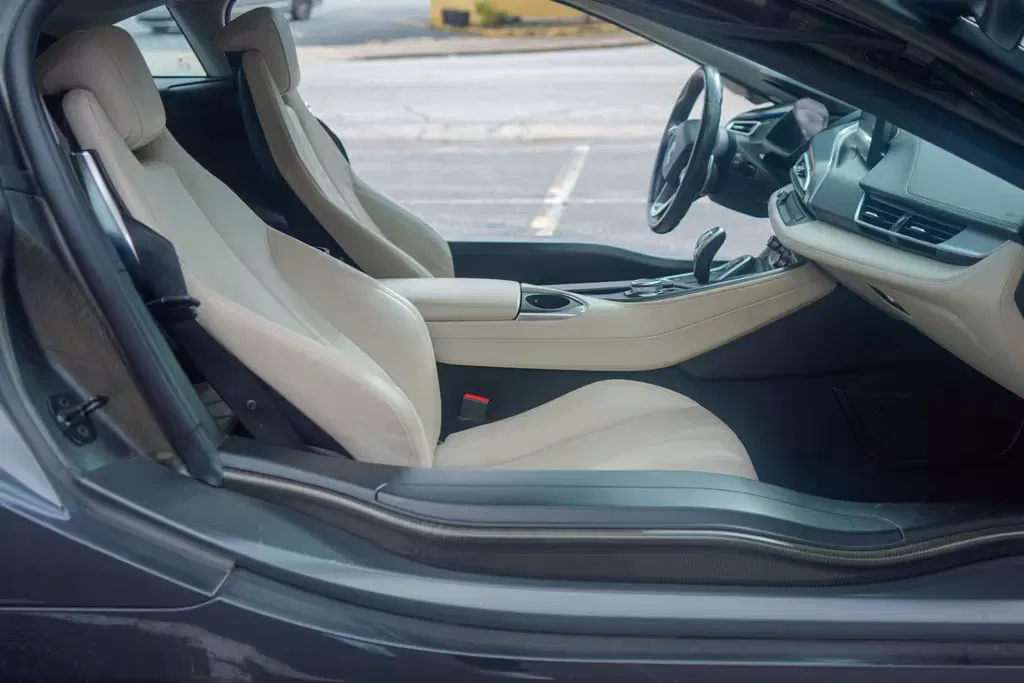 2016 BMW I8 Giga World