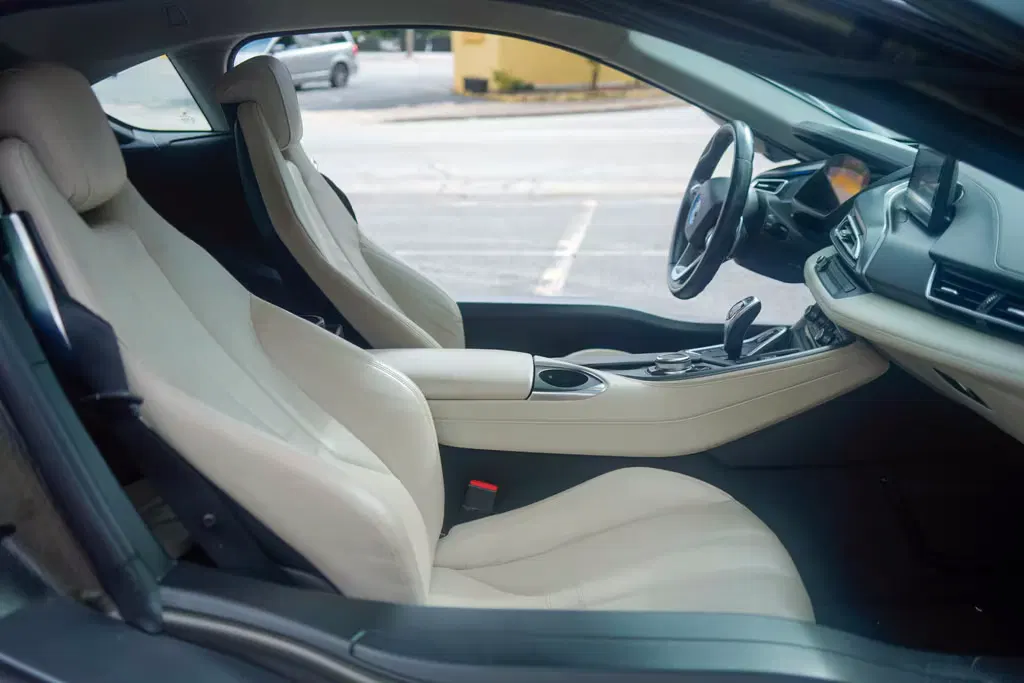 2016 BMW I8 Giga World