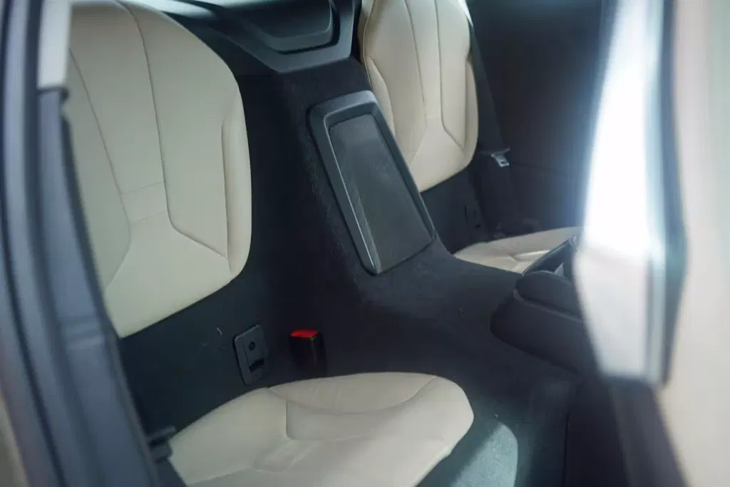 2016 BMW I8 Giga World
