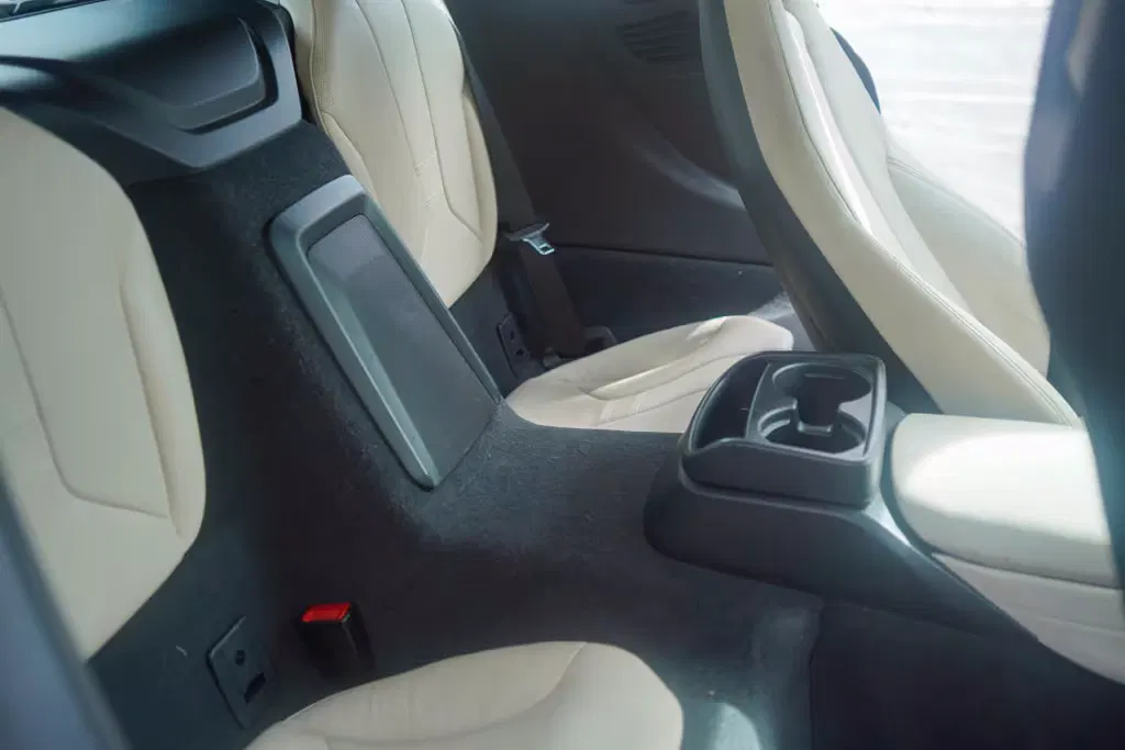 2016 BMW I8 Giga World