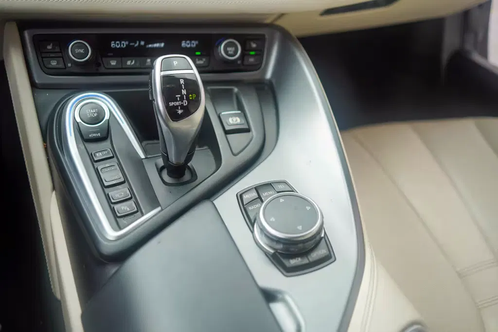 2016 BMW I8 Giga World