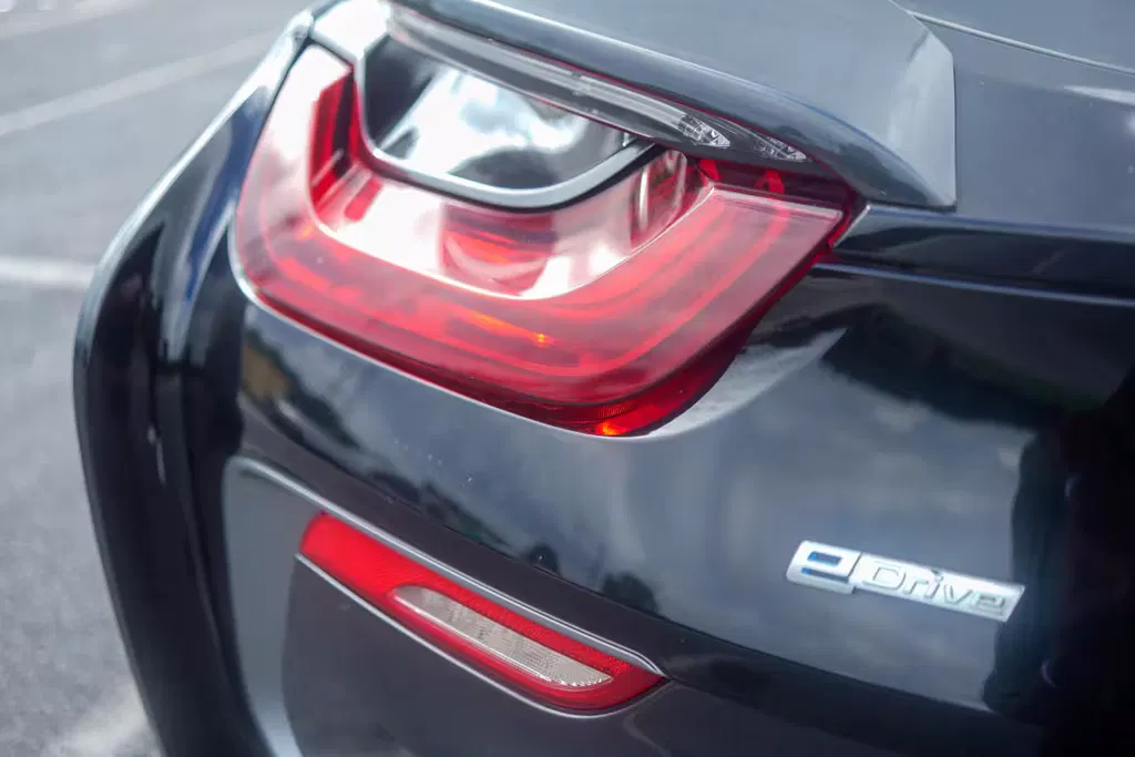 2016 BMW I8 Giga World