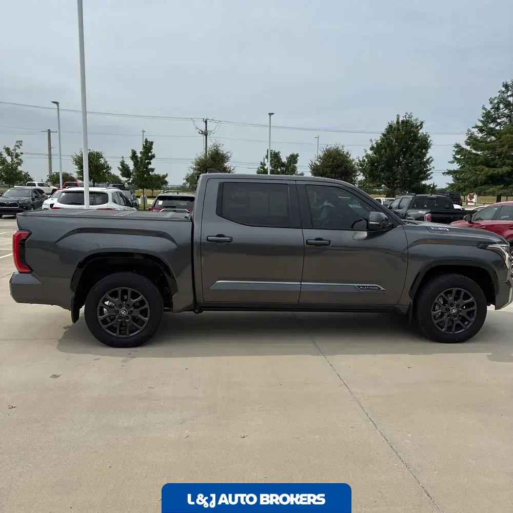 2025 Toyota Tundra Platinum HV