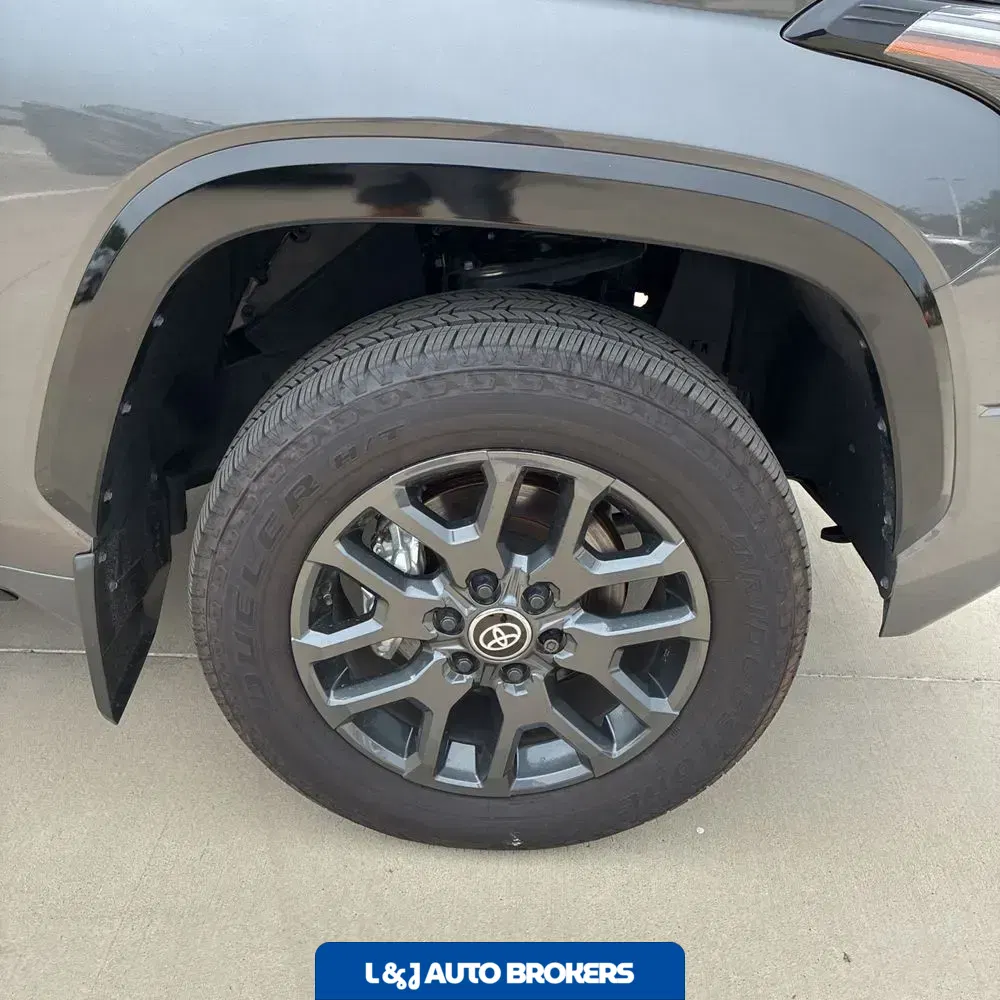2025 Toyota Tundra Platinum HV