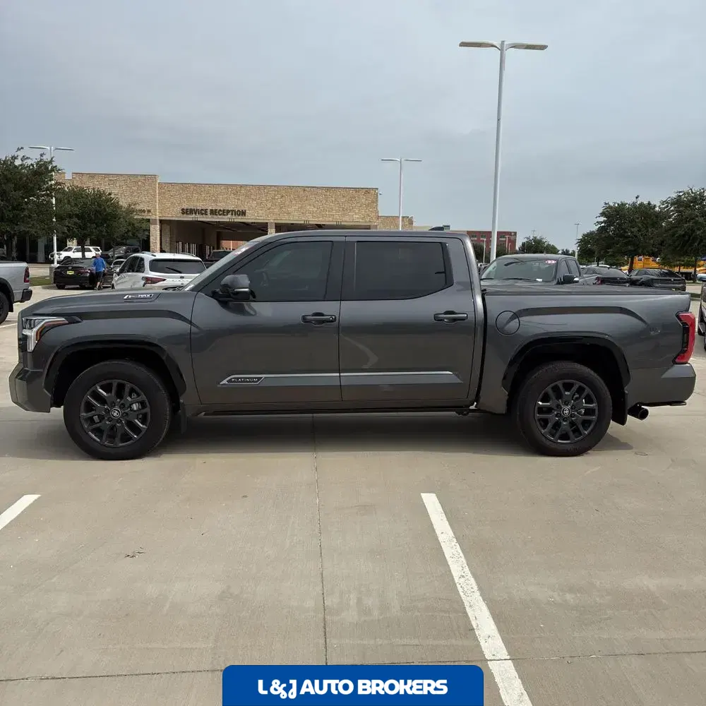2025 Toyota Tundra Platinum HV