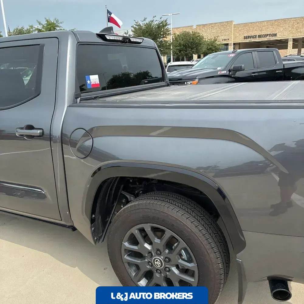 2025 Toyota Tundra Platinum HV