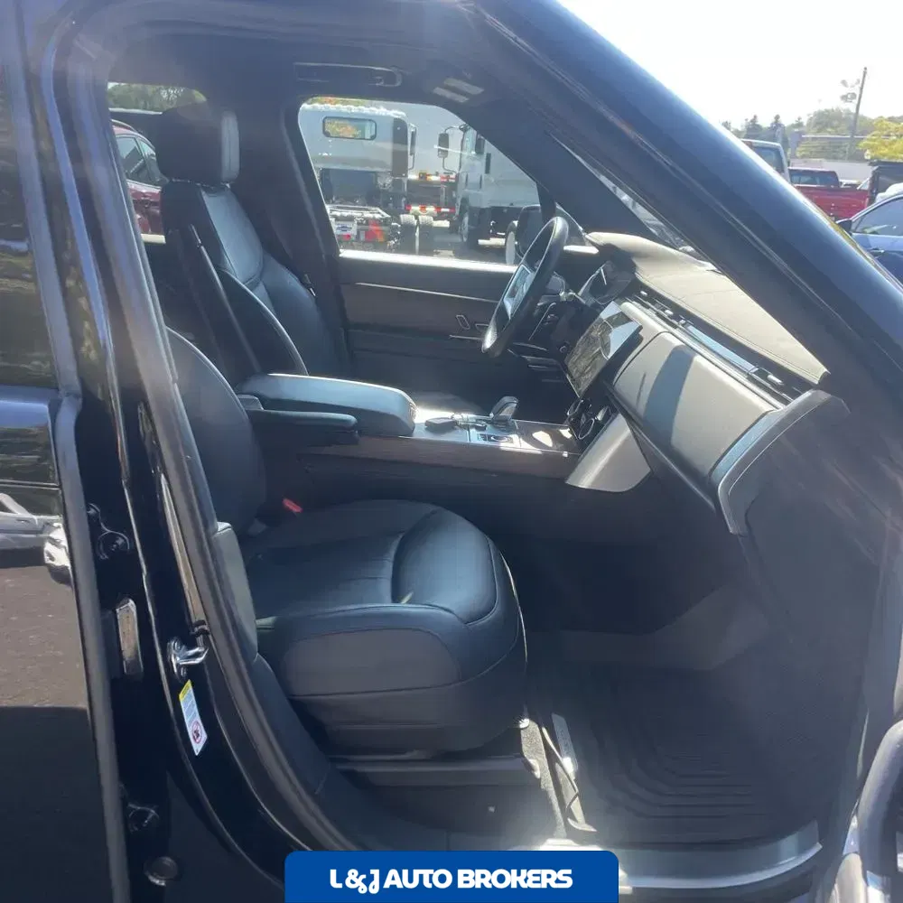 2023 Land Rover Range Rover SE