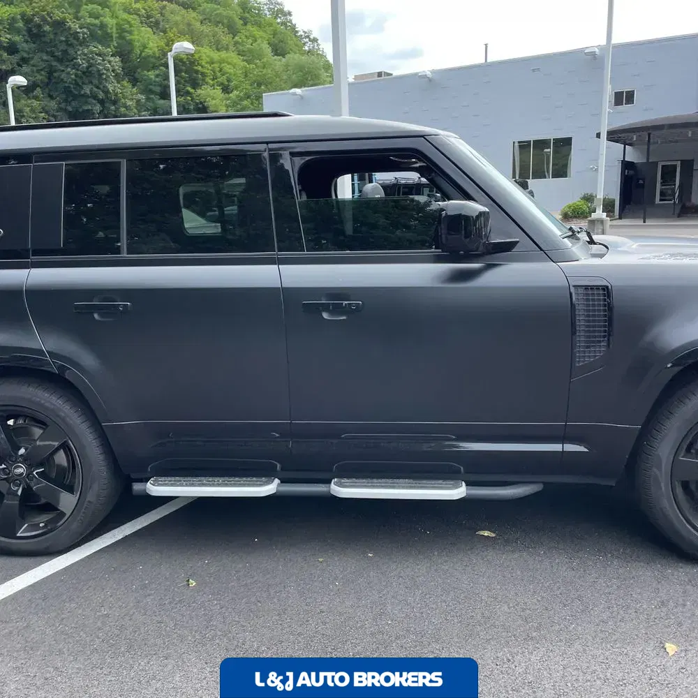 2024 Land Rover Defender 130 X-Dyn SE P400