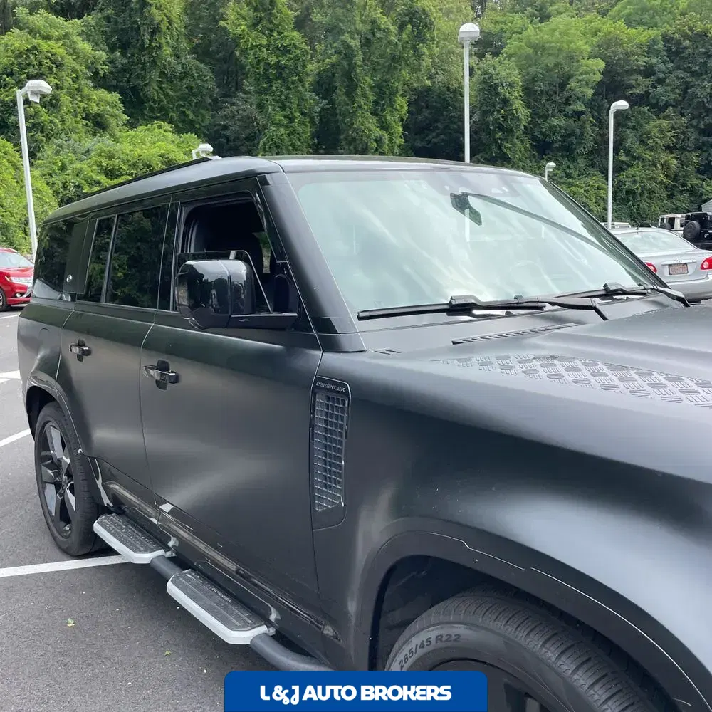 2024 Land Rover Defender 130 X-Dyn SE P400