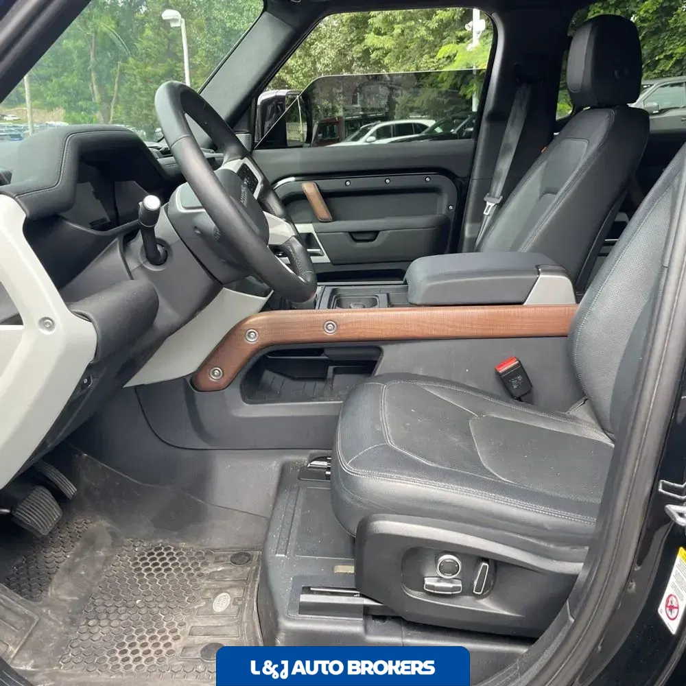 2024 Land Rover Defender 130 X-Dyn SE P400
